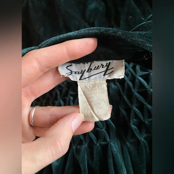 Vintage Green Velvety Nighdress - Picture 3 of 5